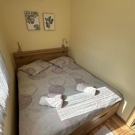 Apartmani Dora I Kati Оребич Екстер'єр фото