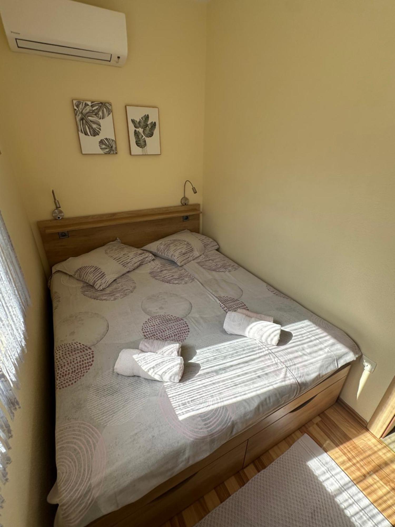 Apartmani Dora I Kati Оребич Екстер'єр фото