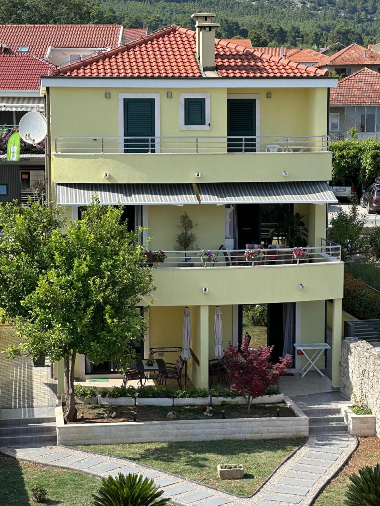 Apartmani Dora I Kati Оребич Екстер'єр фото