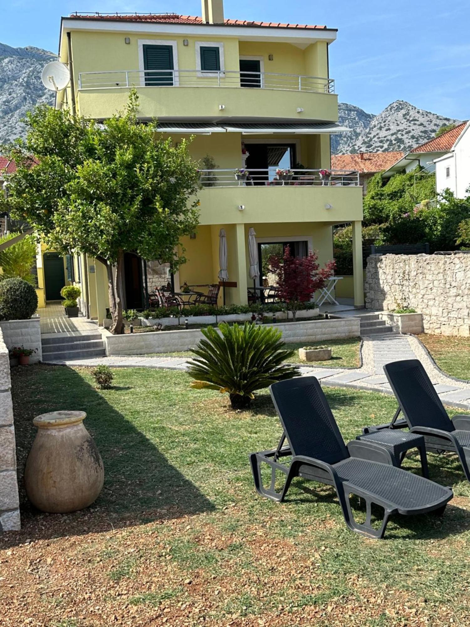 Apartmani Dora I Kati Оребич Екстер'єр фото