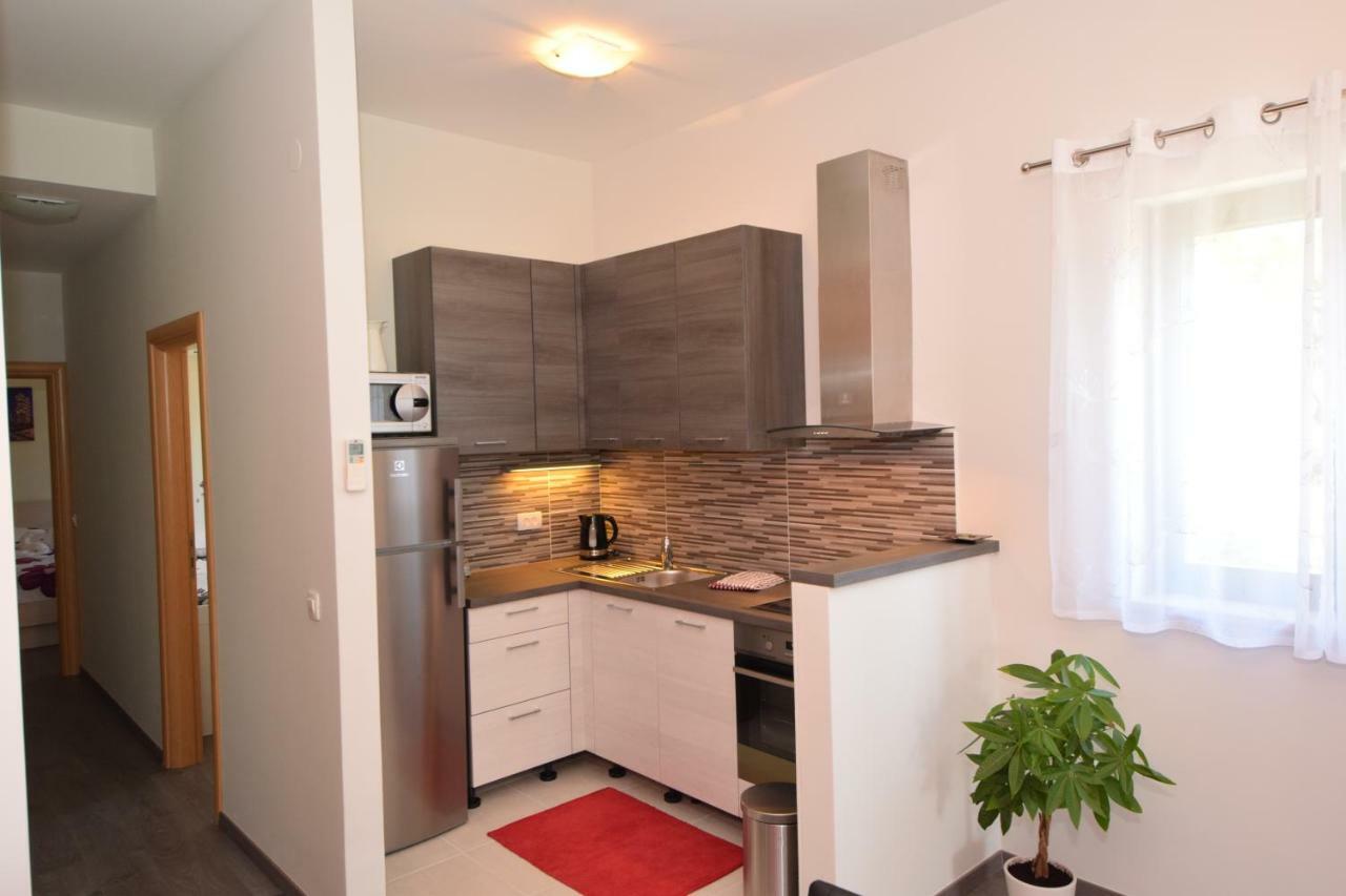 Apartmani Dora I Kati Оребич Екстер'єр фото