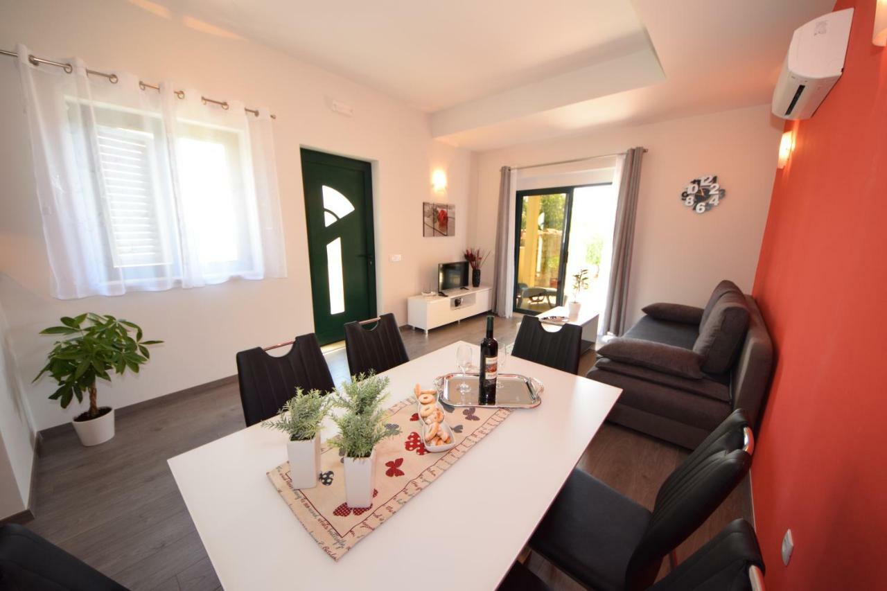 Apartmani Dora I Kati Оребич Екстер'єр фото