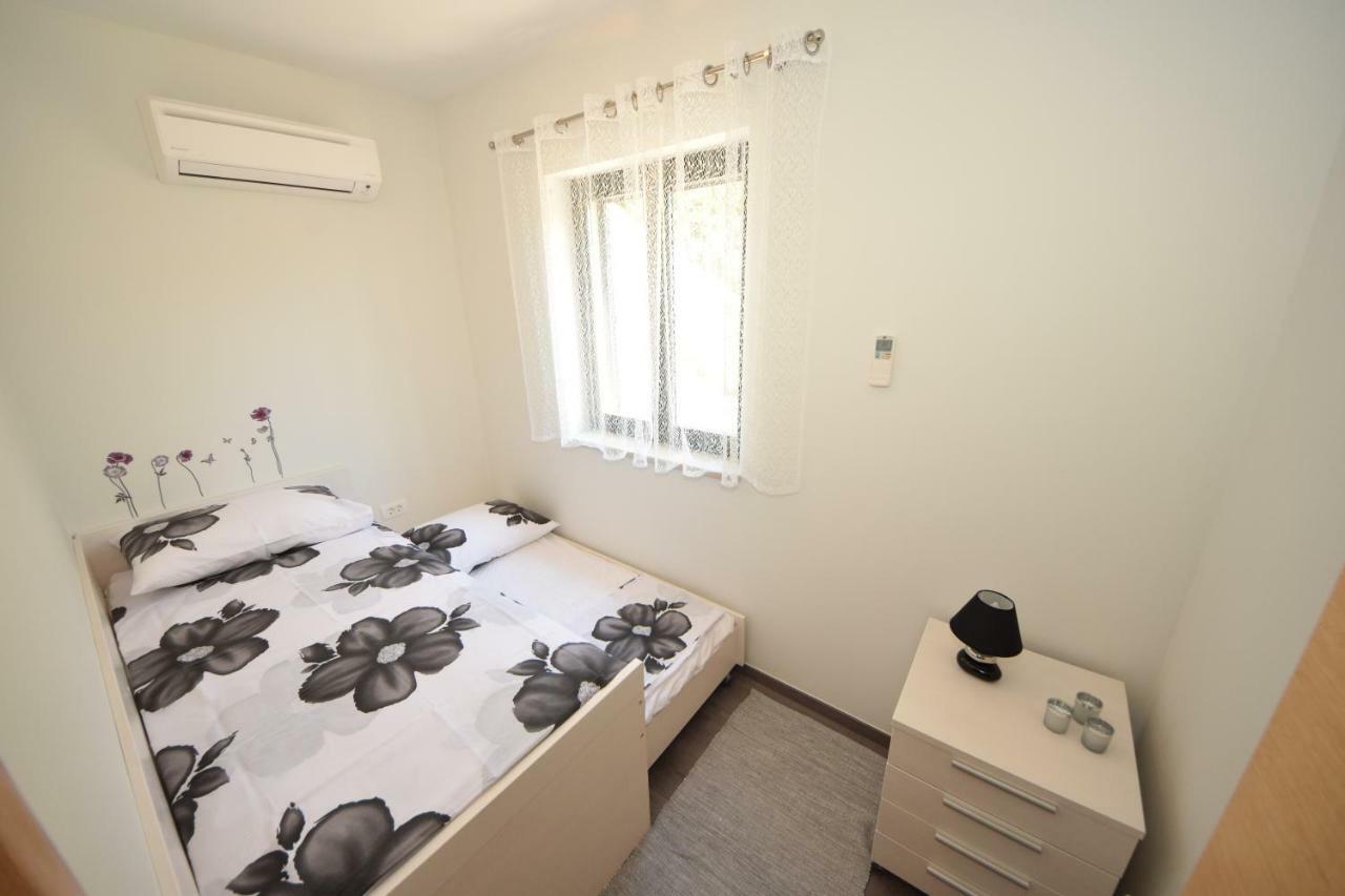 Apartmani Dora I Kati Оребич Екстер'єр фото