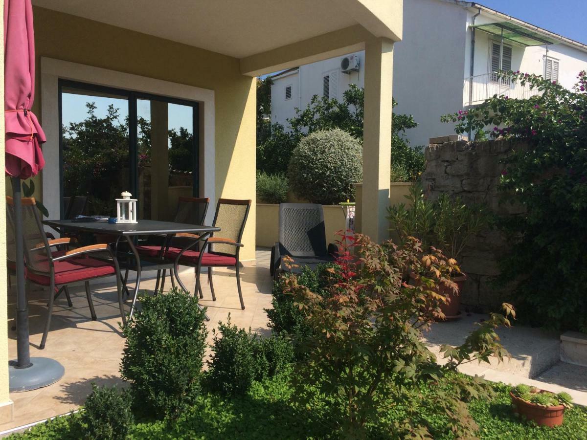 Apartmani Dora I Kati Оребич Екстер'єр фото