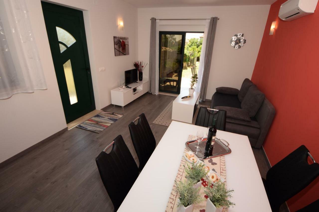 Apartmani Dora I Kati Оребич Екстер'єр фото