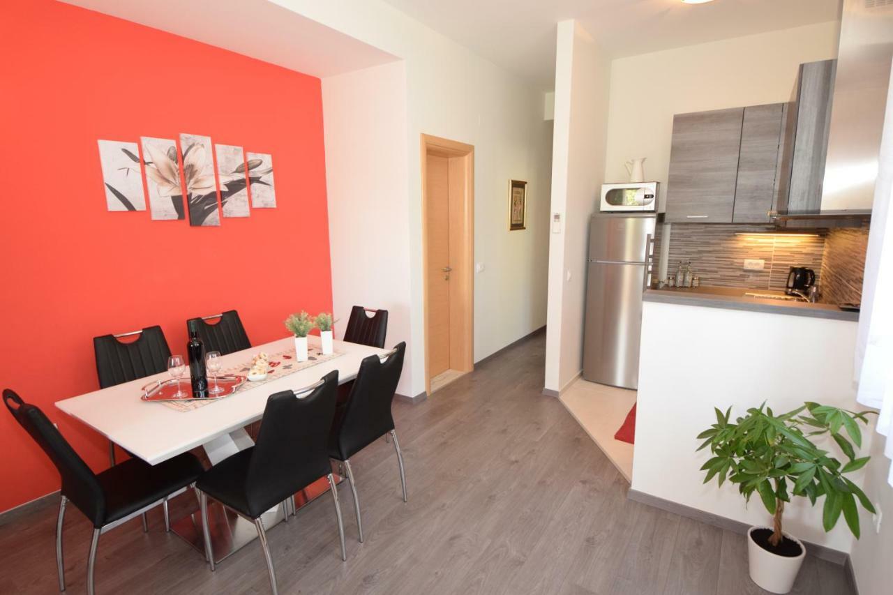 Apartmani Dora I Kati Оребич Екстер'єр фото