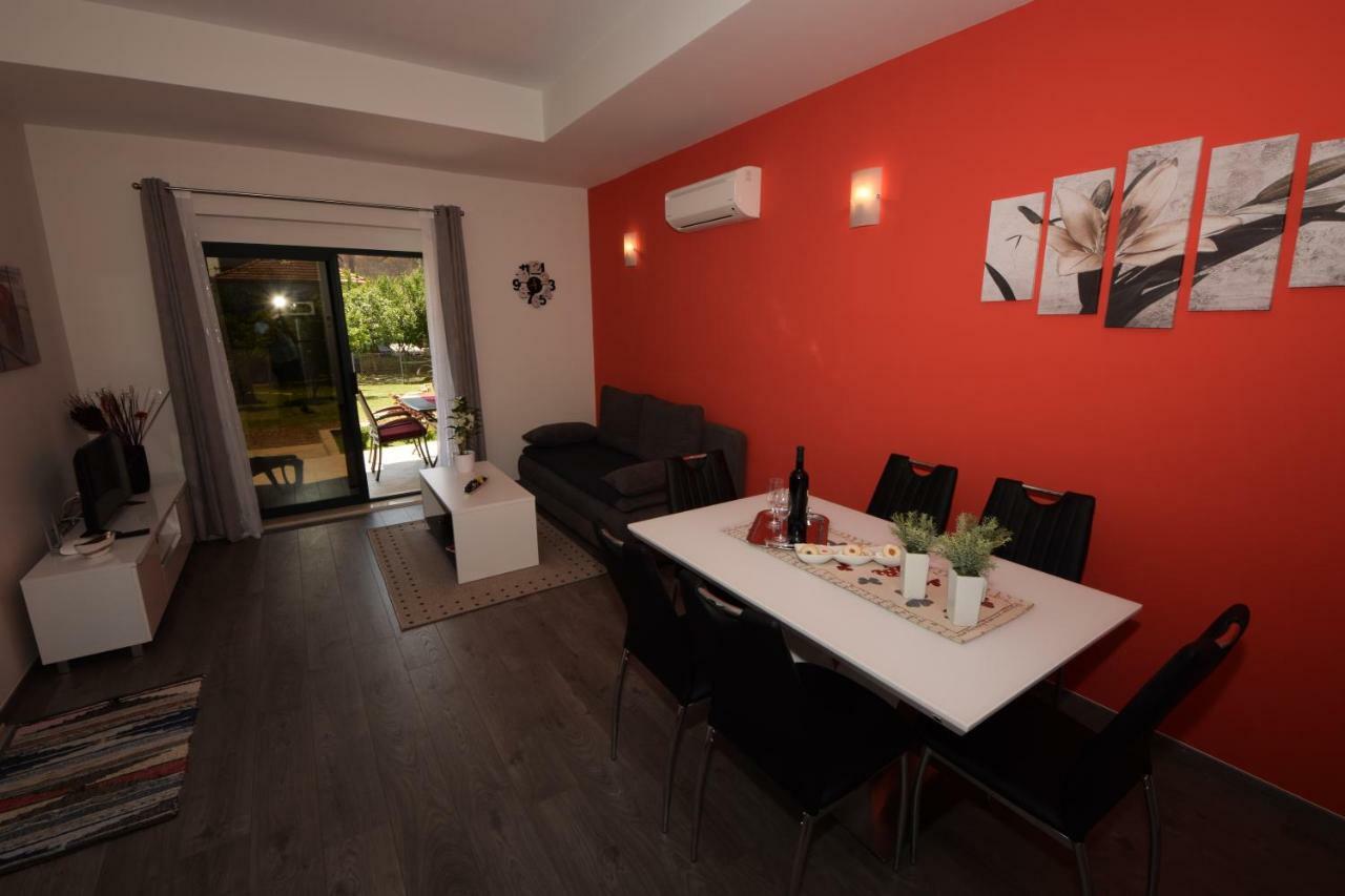 Apartmani Dora I Kati Оребич Екстер'єр фото