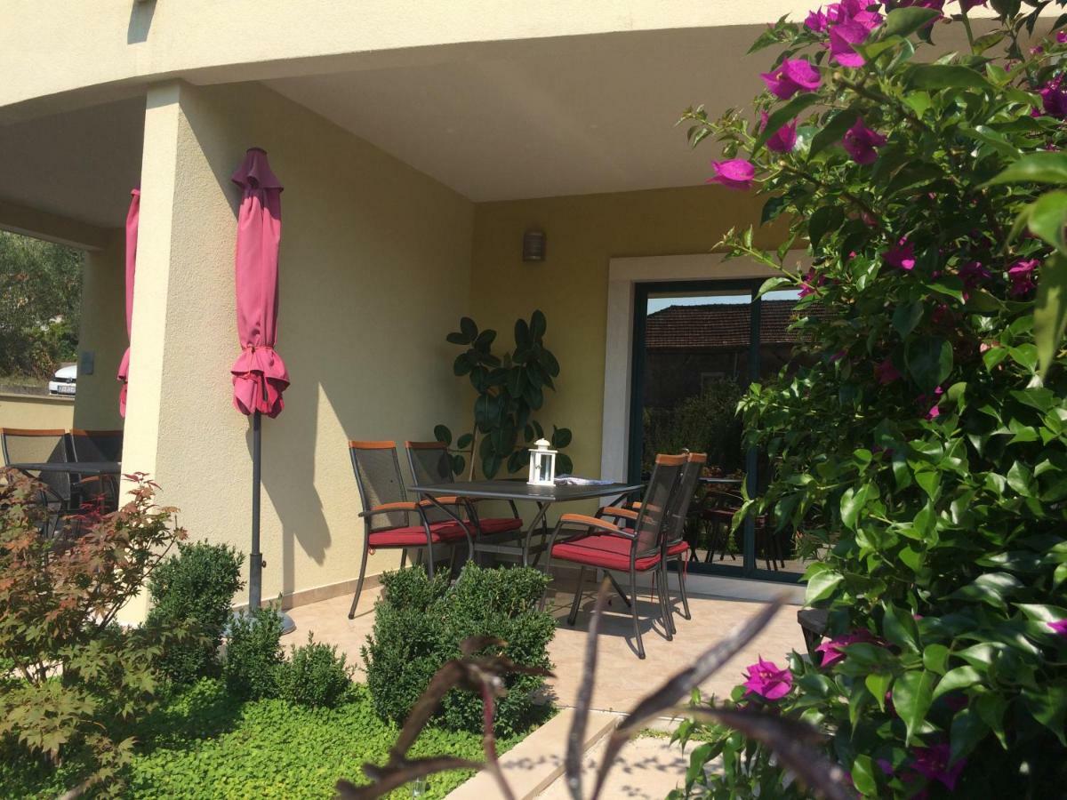 Apartmani Dora I Kati Оребич Екстер'єр фото