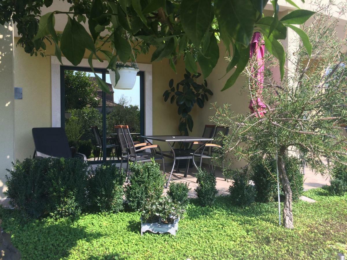 Apartmani Dora I Kati Оребич Екстер'єр фото