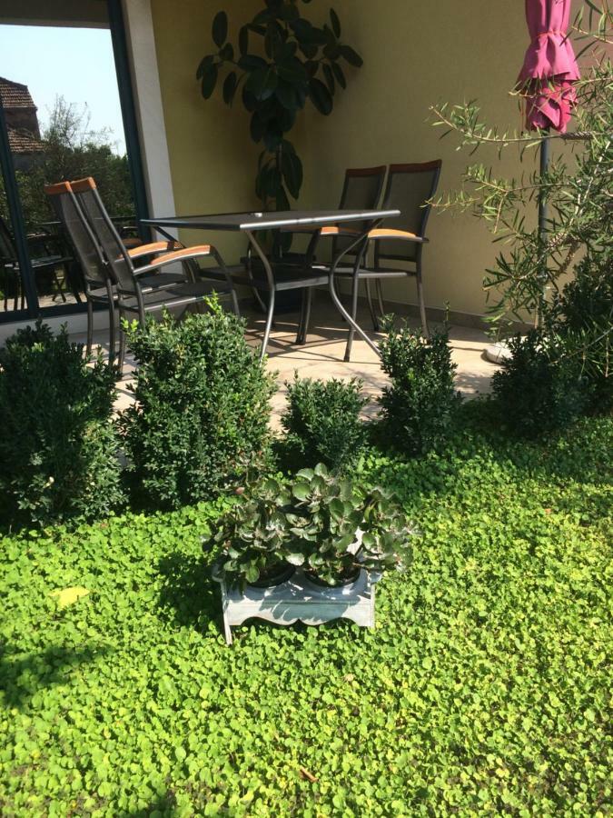 Apartmani Dora I Kati Оребич Екстер'єр фото
