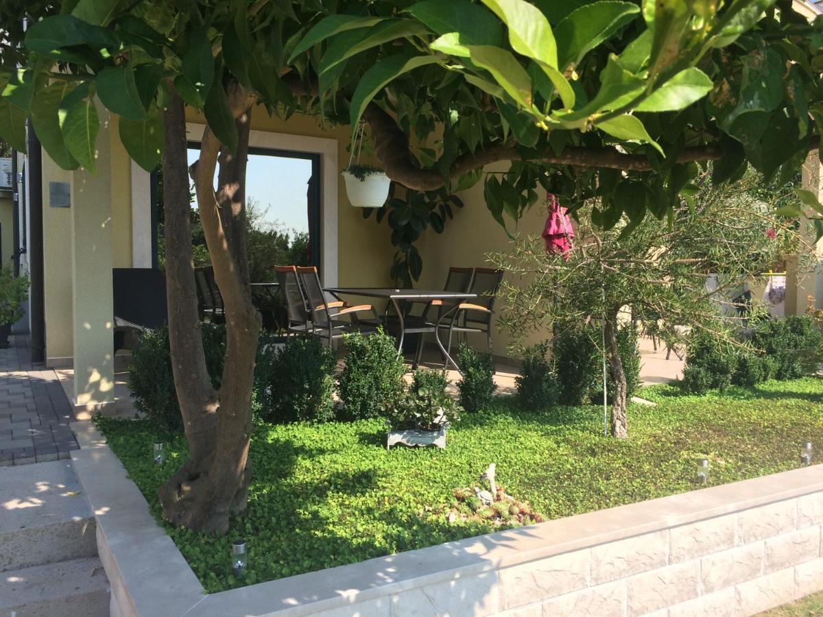 Apartmani Dora I Kati Оребич Екстер'єр фото